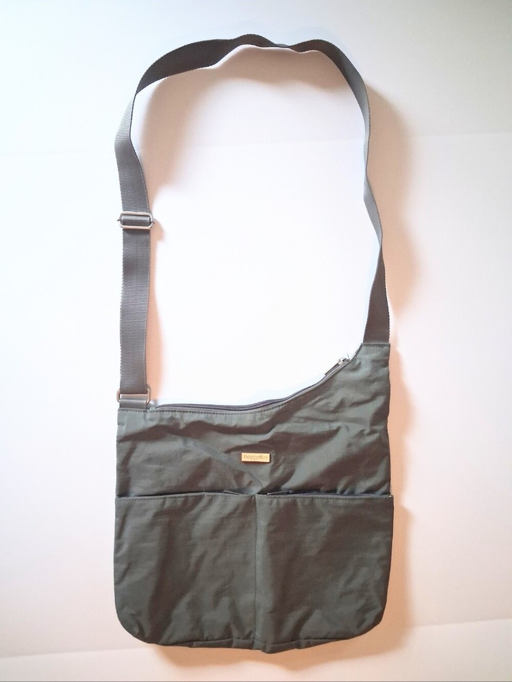 Baggallini Pebble Gray Nylon Crossbody Adjustable Messenger Shoulder Bag